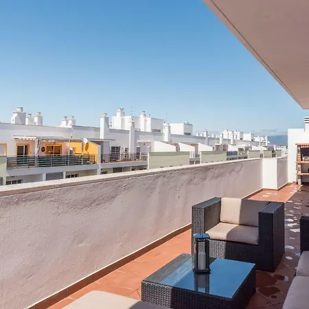 Lovelystay - Spacious In - Balcony And Bbq Apartment *